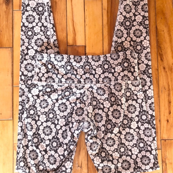 Lululemon twiggy floral leggings - Picture 4 of 6